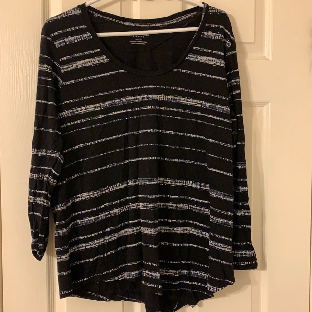 ⭐️2/$40⭐️ Le chateau weekender shirt